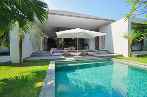 Villa Kala - Enchanting Artfully Curated 4BR Villa in Canggu